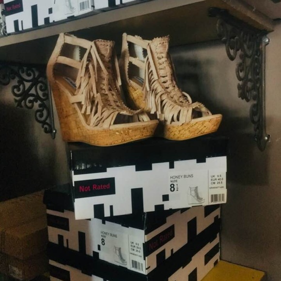 1 Pair LEFT!!! SZ 7.5 Honey Buns Wedge NEW - Picture 2 of 2
